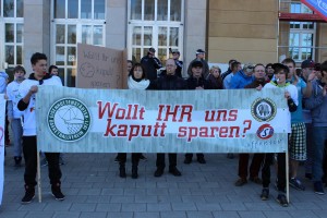 Demonstration vor dem Rathaus der Stadt Eisenhüttenstadt.